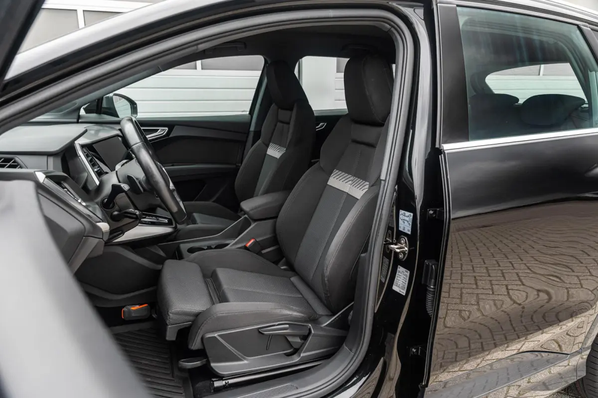 35 170pk Advanced edition 55 kWh | Stoelverwarming | 20'' velgen | Sportstoelen