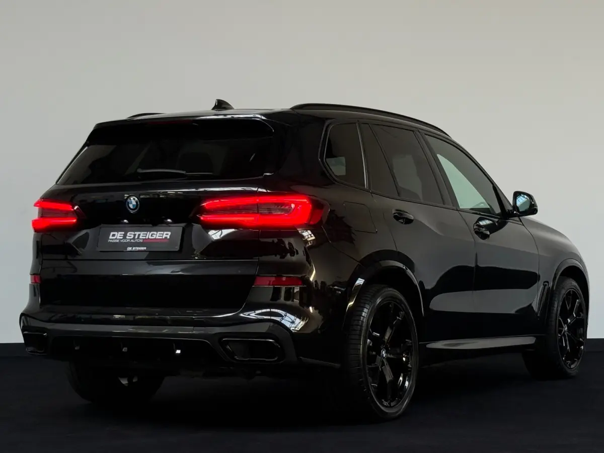 XDrive 45e High Executive M-Sport Pano Luchtvering Sfeer