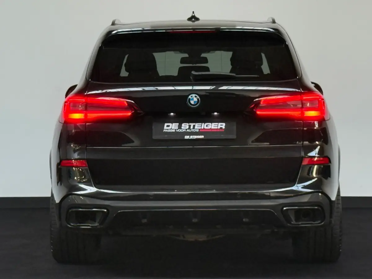 XDrive 45e High Executive M-Sport Pano Luchtvering Sfeer