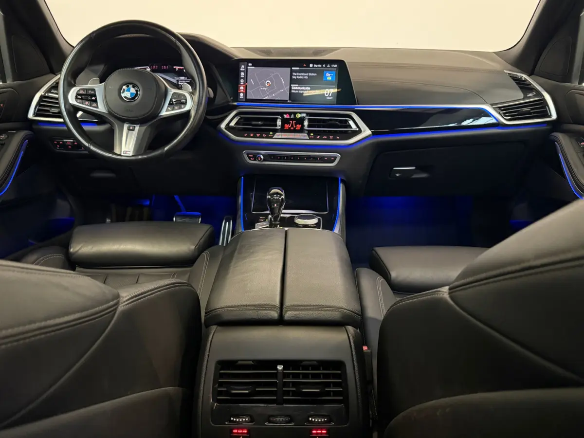 XDrive 45e High Executive M-Sport Pano Luchtvering Sfeer