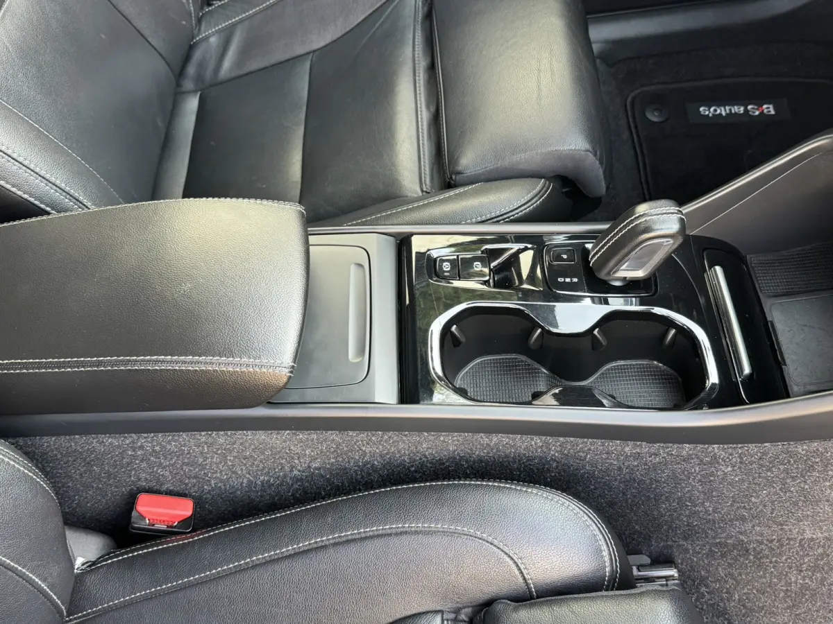 2.0 T4 R-Design Automaat Pano Trekhaak Camera Adaptive Cruise Leder Carplay Harman/Kardon All-Season banden