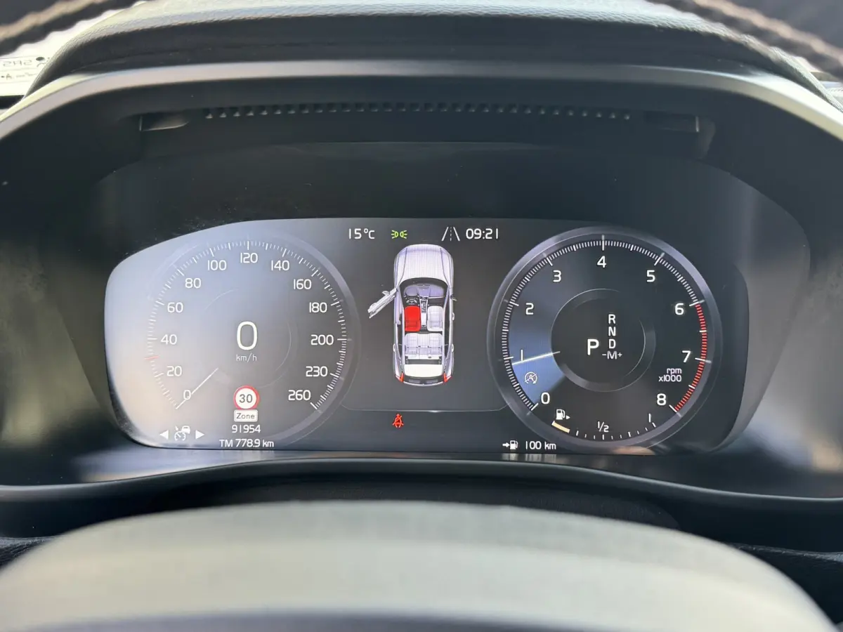 2.0 T4 R-Design Automaat Pano Trekhaak Camera Adaptive Cruise Leder Carplay Harman/Kardon All-Season banden