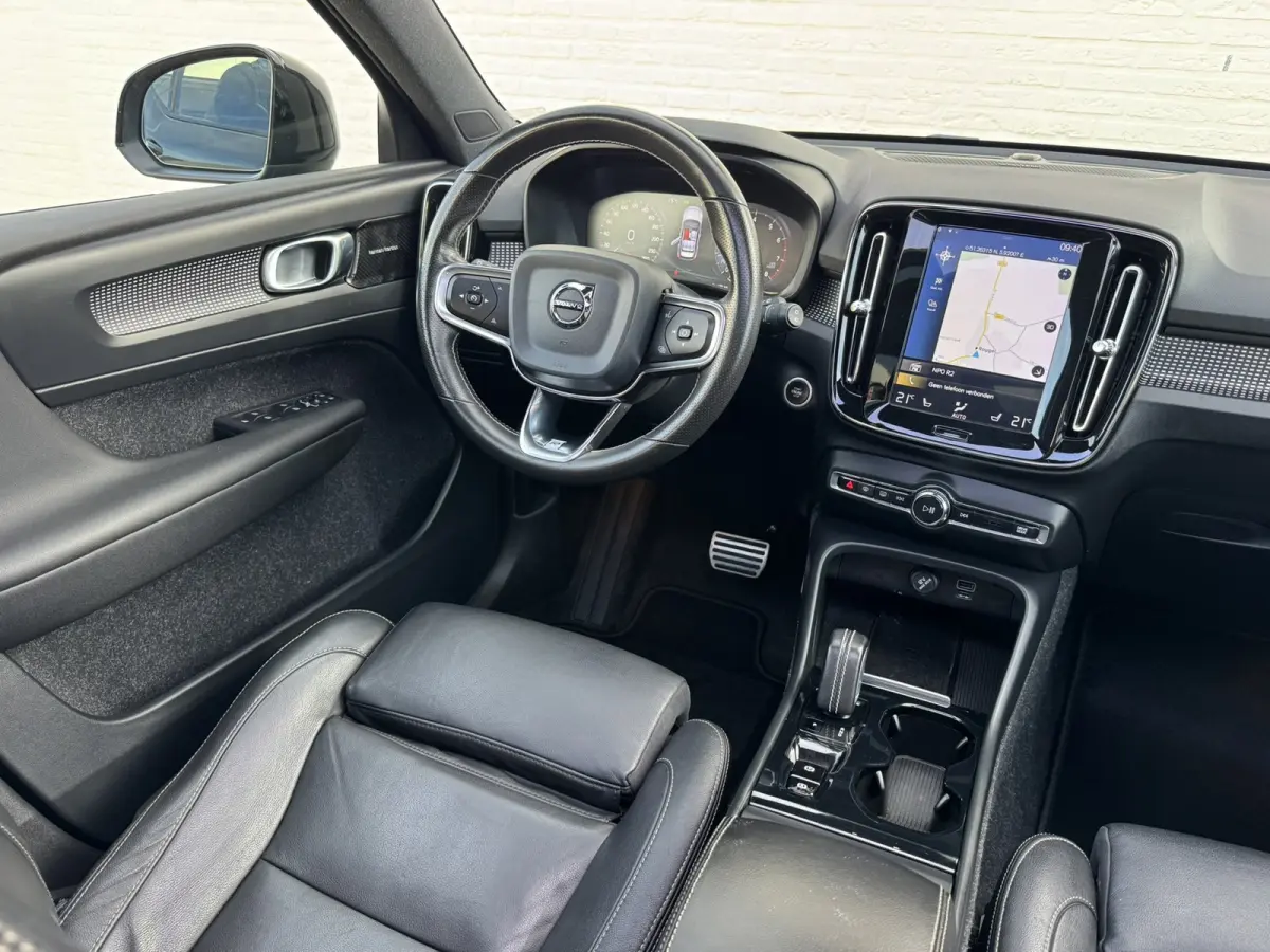 2.0 T4 R-Design Automaat Pano Trekhaak Camera Adaptive Cruise Leder Carplay Harman/Kardon All-Season banden