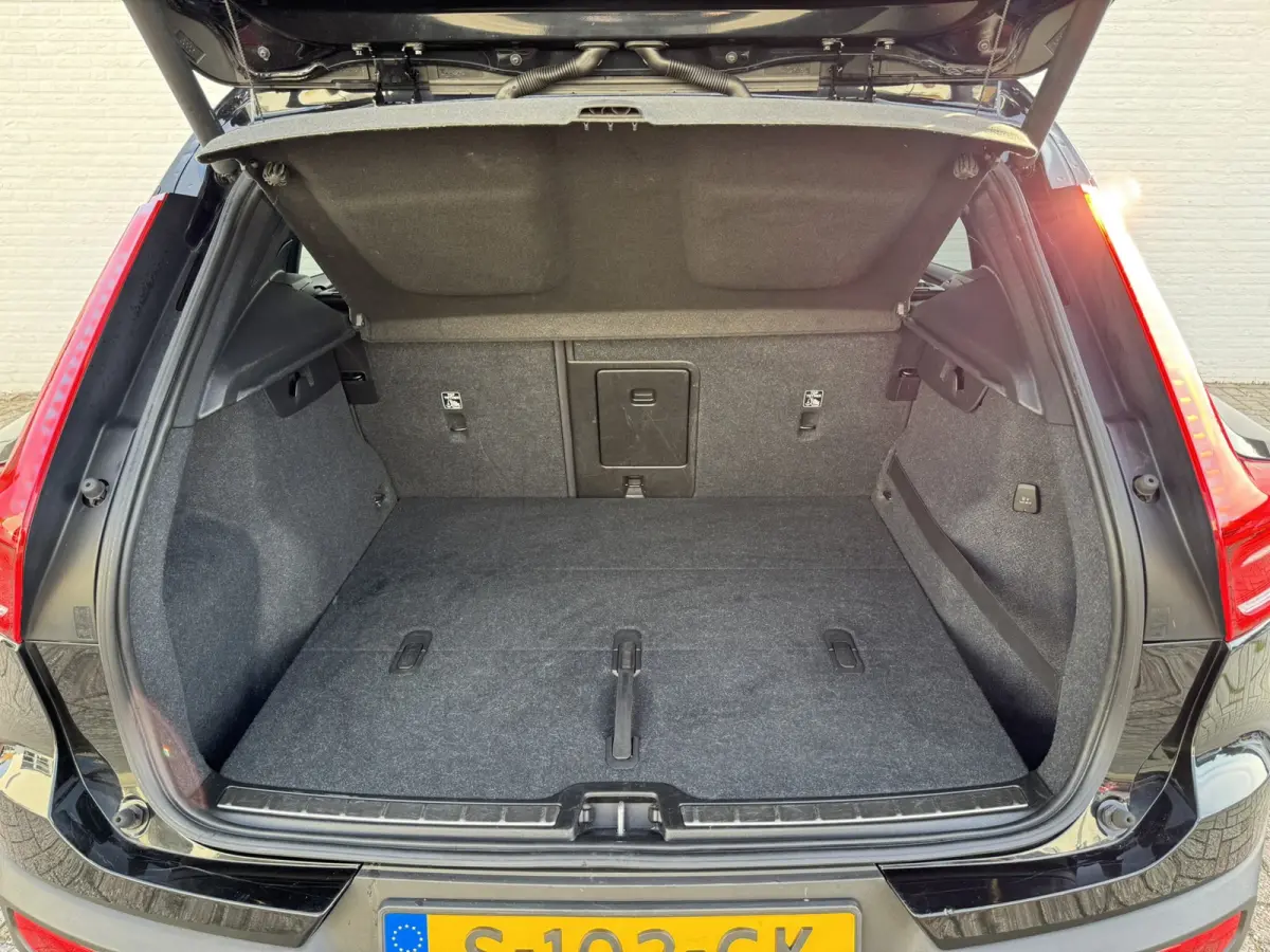 2.0 T4 R-Design Automaat Pano Trekhaak Camera Adaptive Cruise Leder Carplay Harman/Kardon All-Season banden