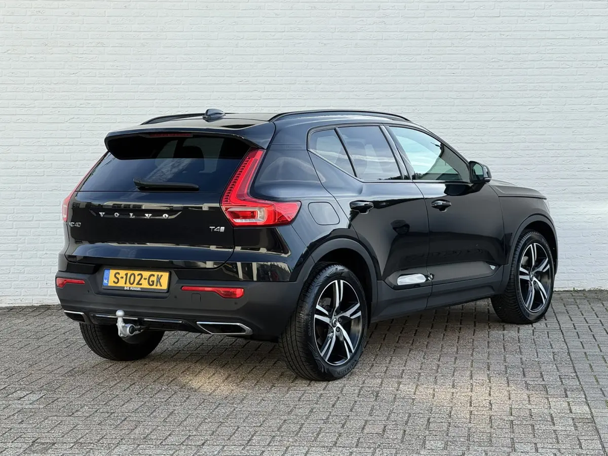 2.0 T4 R-Design Automaat Pano Trekhaak Camera Adaptive Cruise Leder Carplay Harman/Kardon All-Season banden