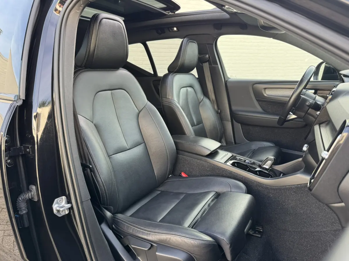 2.0 T4 R-Design Automaat Pano Trekhaak Camera Adaptive Cruise Leder Carplay Harman/Kardon All-Season banden