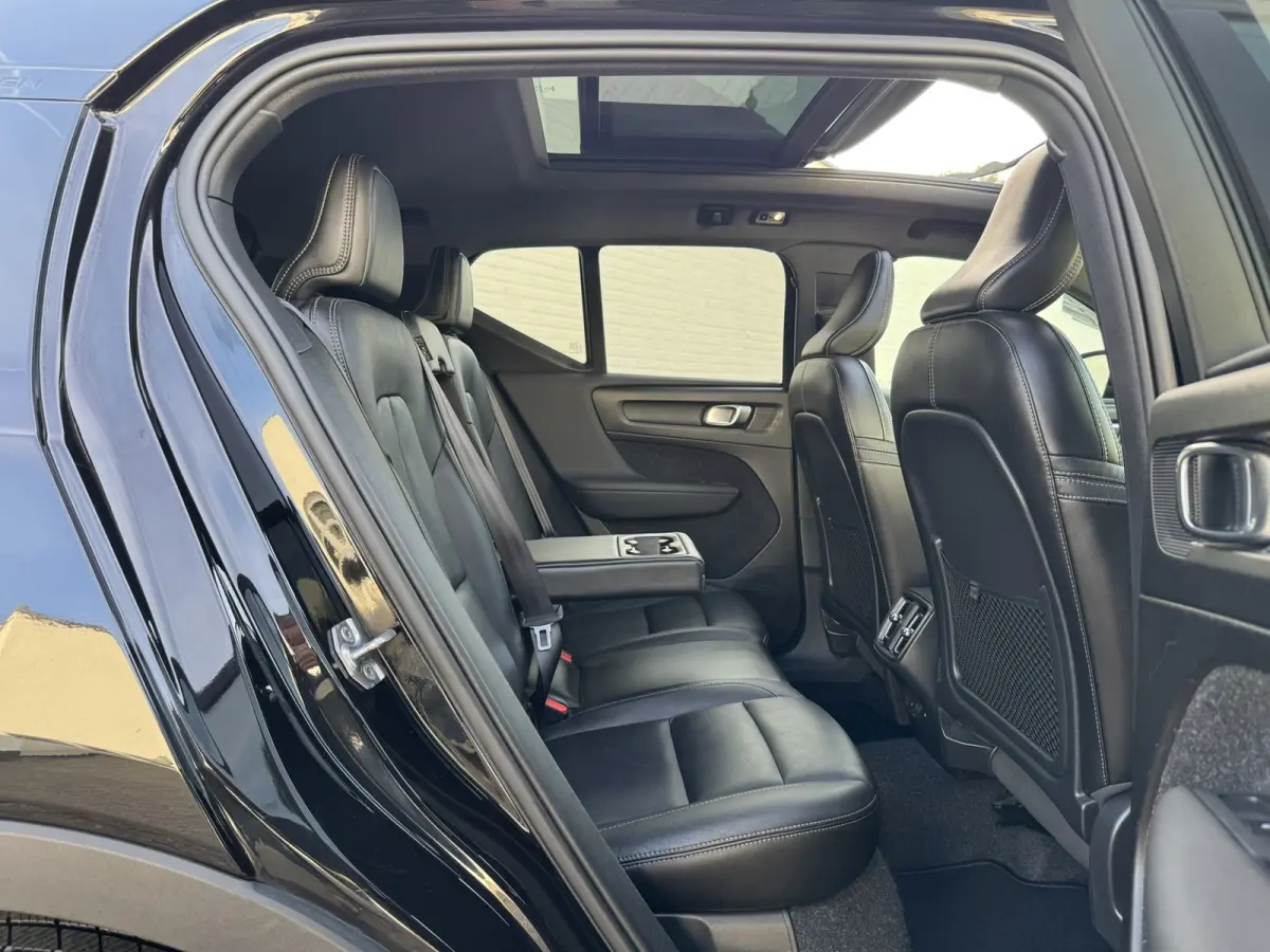2.0 T4 R-Design Automaat Pano Trekhaak Camera Adaptive Cruise Leder Carplay Harman/Kardon All-Season banden