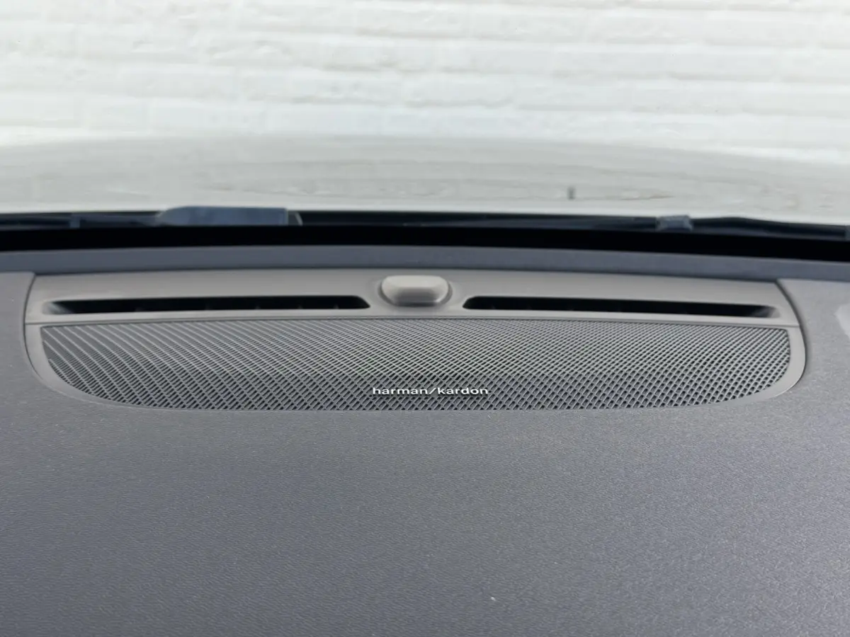 2.0 T4 R-Design Automaat Pano Trekhaak Camera Adaptive Cruise Leder Carplay Harman/Kardon All-Season banden
