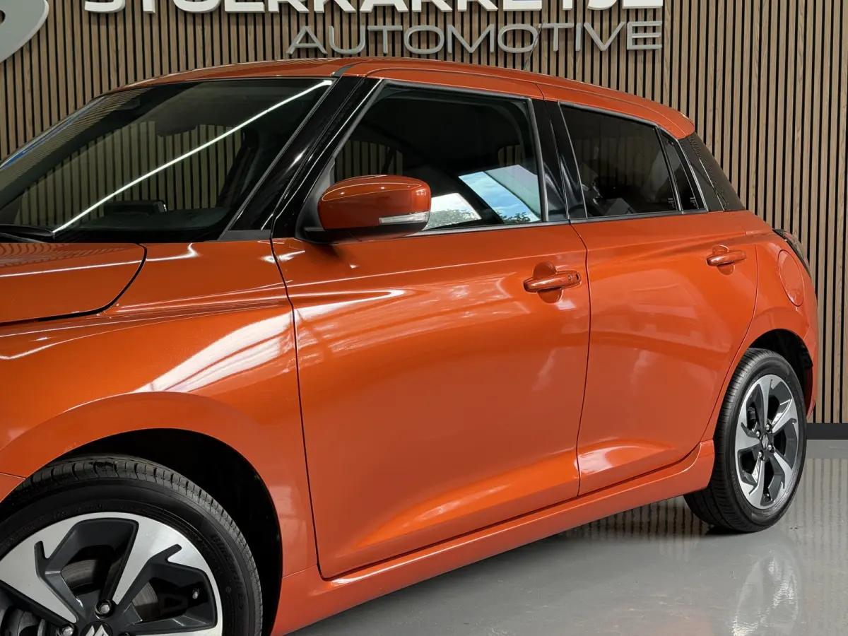 1.2 Comfort + Hyb | Aut | Navi | 16" | Carplay | Stoelverwarming | ACC | Dodehoek | 100% Suzuki Onderhouden!