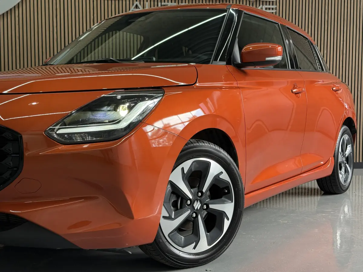 1.2 Comfort + Hyb | Aut | Navi | 16" | Carplay | Stoelverwarming | ACC | Dodehoek | 100% Suzuki Onderhouden!