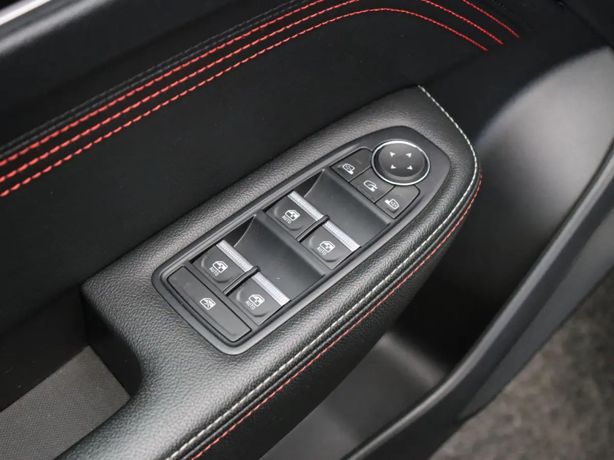 1.6 E-Tech hybrid 145 R.S. Line | Stoel-stuur verwarming | Achteruitrijcamera | Elektrisch verstelbare voorstoelen | Adaptieve Cruise Control |