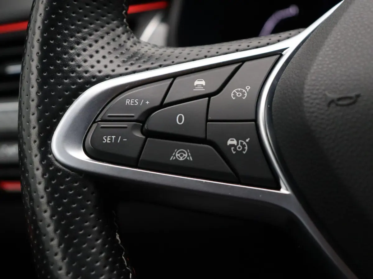1.6 E-Tech hybrid 145 R.S. Line | Stoel-stuur verwarming | Achteruitrijcamera | Elektrisch verstelbare voorstoelen | Adaptieve Cruise Control |