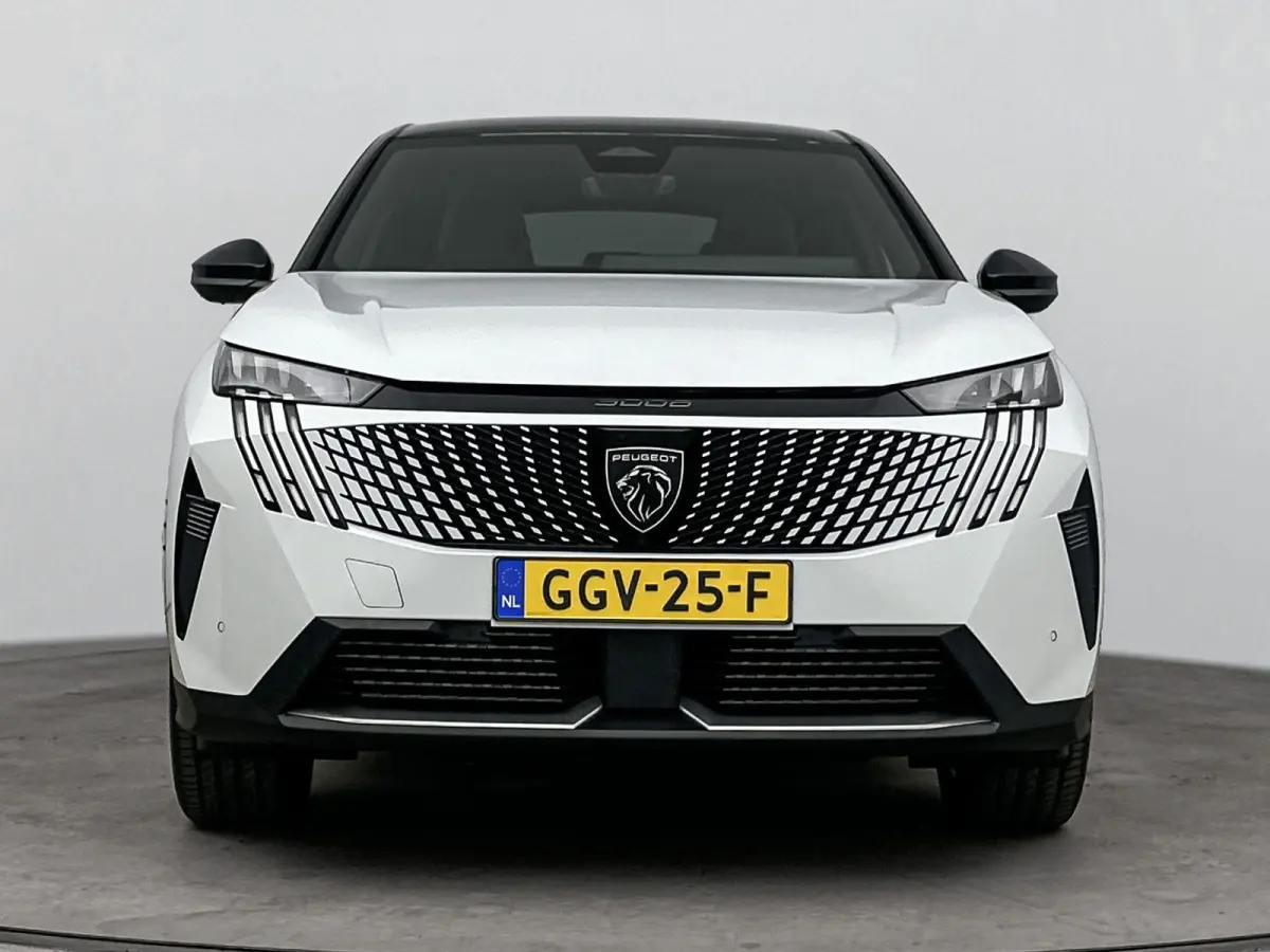 1.2 Hybrid 136 GT | Alcantara bekleding | Navigatie | Adaptieve cruise control | Camera |
