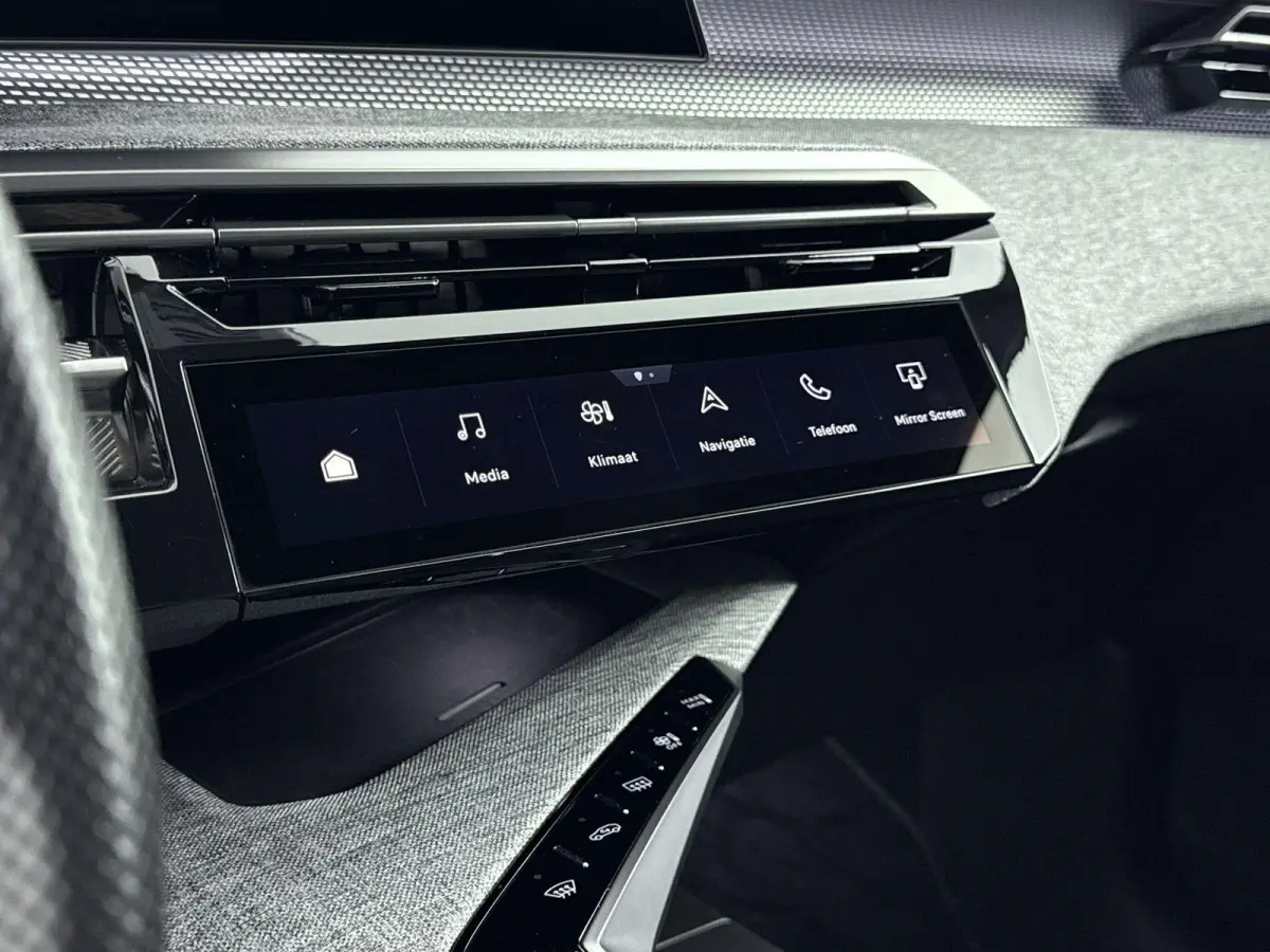 1.2 Hybrid 136 GT | Alcantara bekleding | Navigatie | Adaptieve cruise control | Camera |