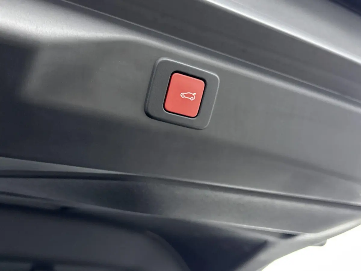 1.2 Hybrid 136 GT | Alcantara bekleding | Navigatie | Adaptieve cruise control | Camera |