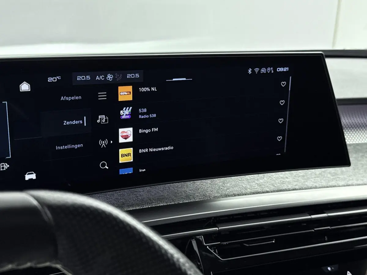 1.2 Hybrid 136 GT | Alcantara bekleding | Navigatie | Adaptieve cruise control | Camera |