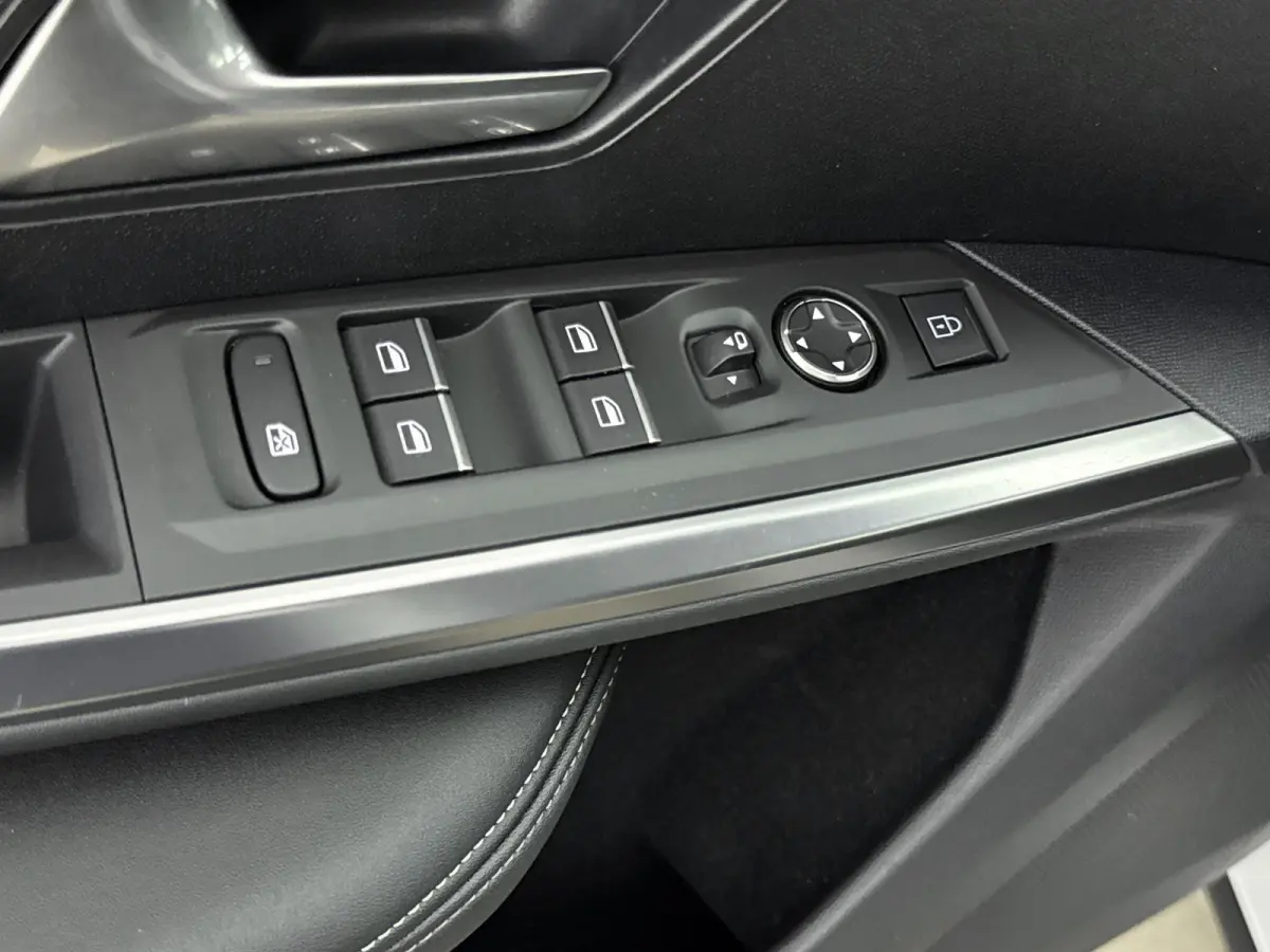 1.2 Hybrid 136 GT | Alcantara bekleding | Navigatie | Adaptieve cruise control | Camera |