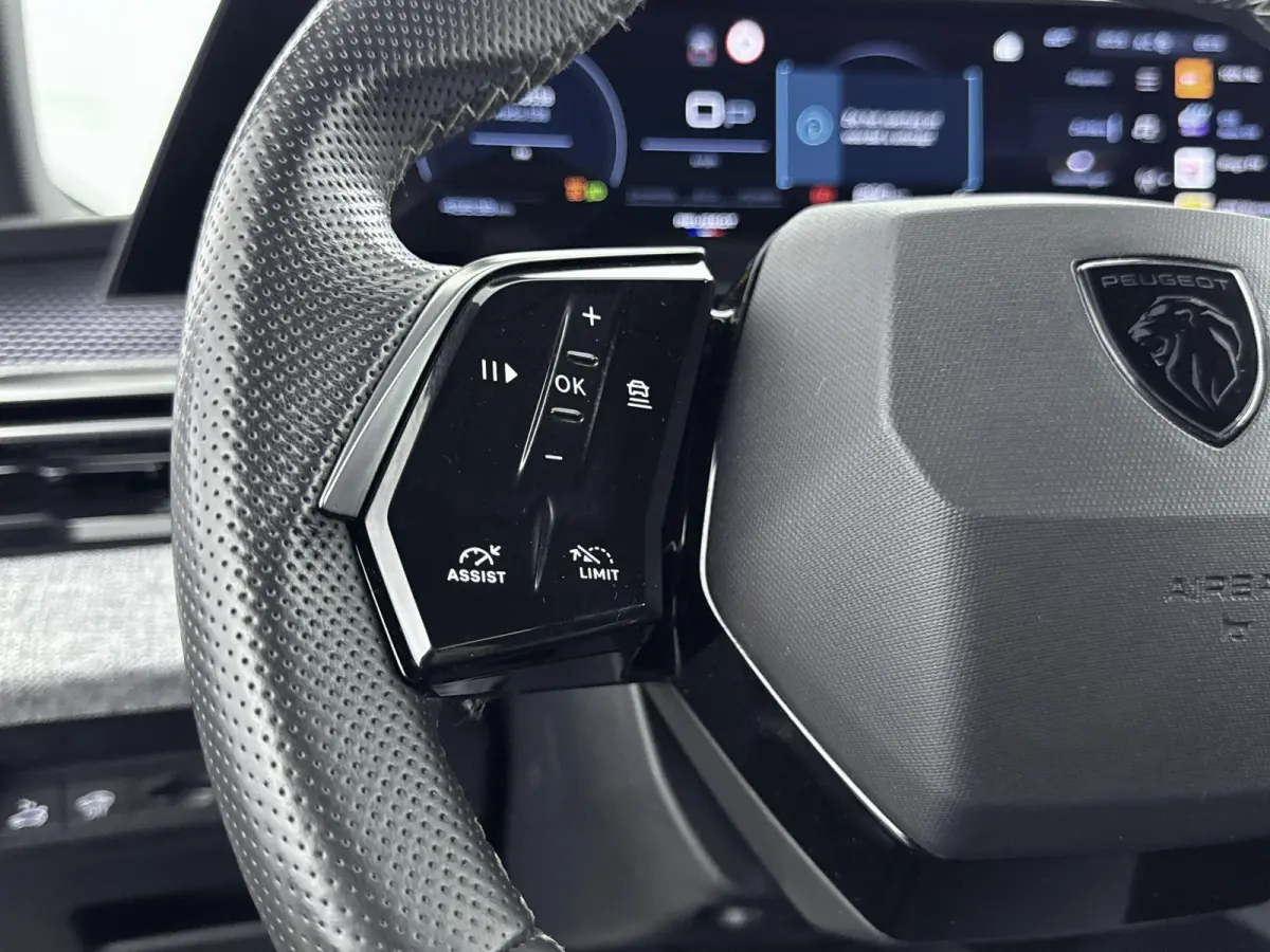1.2 Hybrid 136 GT | Alcantara bekleding | Navigatie | Adaptieve cruise control | Camera |