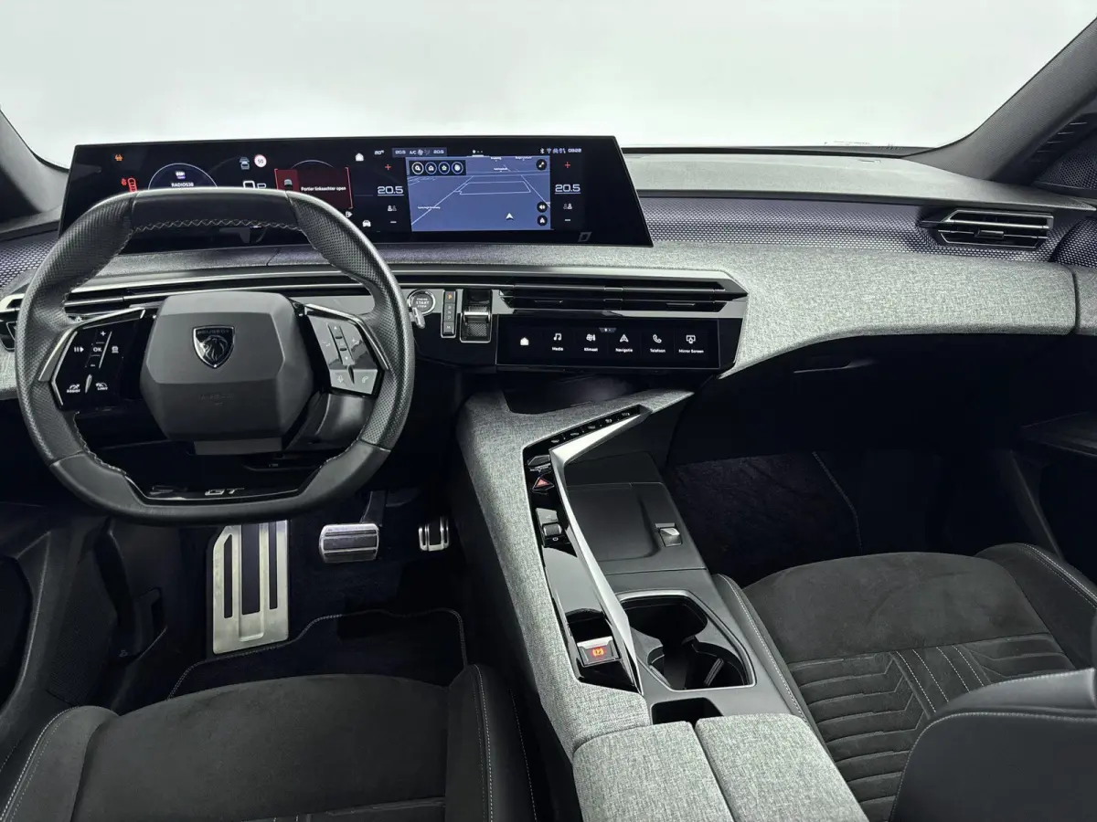 1.2 Hybrid 136 GT | Alcantara bekleding | Navigatie | Adaptieve cruise control | Camera |