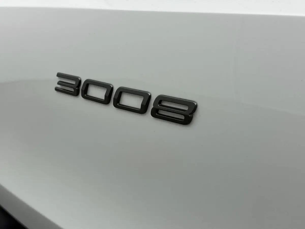 1.2 Hybrid 136 GT | Alcantara bekleding | Navigatie | Adaptieve cruise control | Camera |