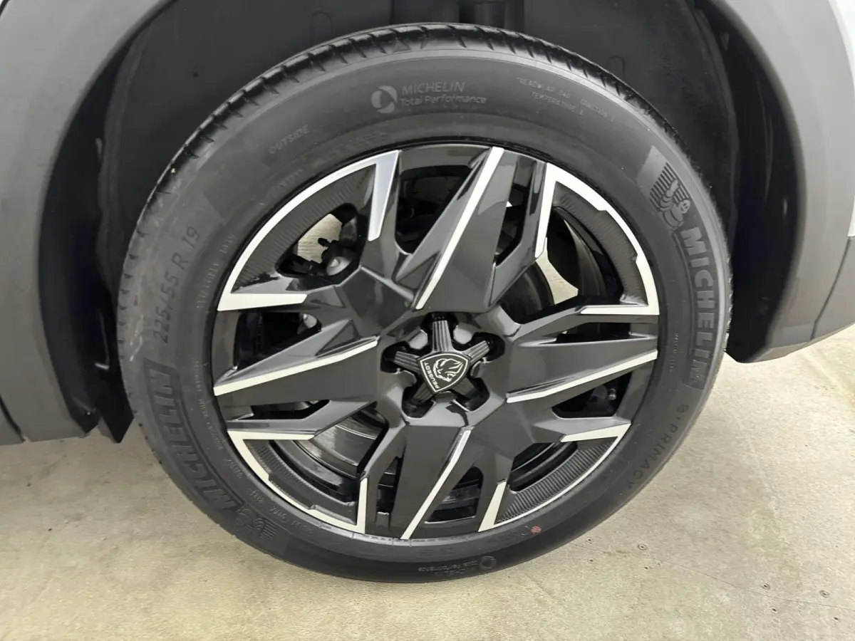 1.2 Hybrid 136 GT | Alcantara bekleding | Navigatie | Adaptieve cruise control | Camera |