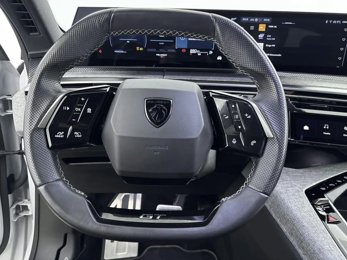 1.2 Hybrid 136 GT | Alcantara bekleding | Navigatie | Adaptieve cruise control | Camera |