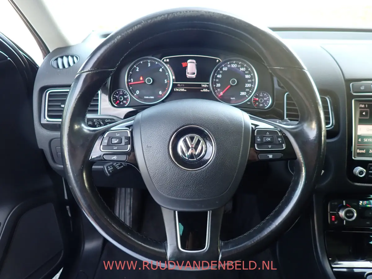 3.0 TDI R-line / ACC / LUCHTVERING / 360* CAMERA / PANO / TREKHAAK / MEMORY