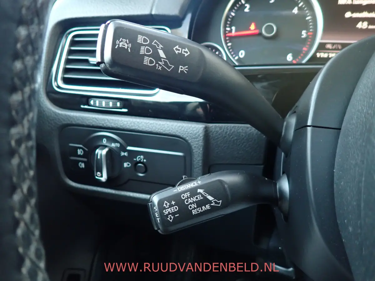 3.0 TDI R-line / ACC / LUCHTVERING / 360* CAMERA / PANO / TREKHAAK / MEMORY