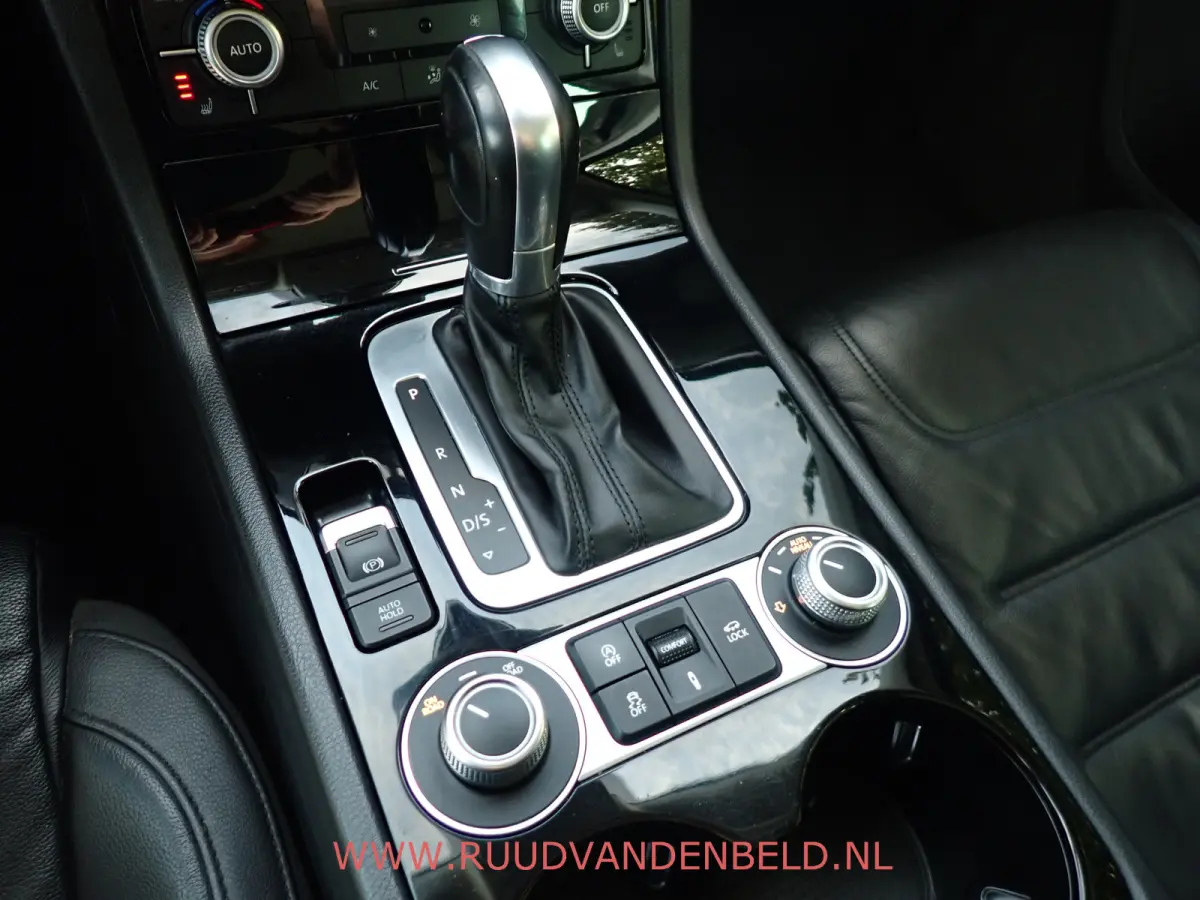 3.0 TDI R-line / ACC / LUCHTVERING / 360* CAMERA / PANO / TREKHAAK / MEMORY