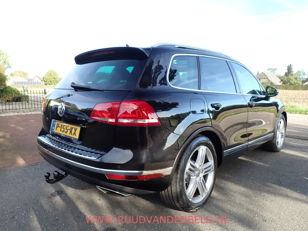 3.0 TDI R-line / ACC / LUCHTVERING / 360* CAMERA / PANO / TREKHAAK / MEMORY