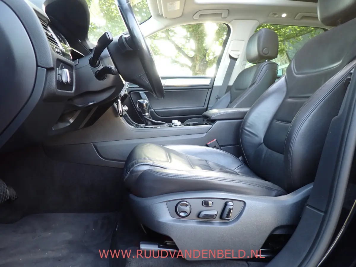 3.0 TDI R-line / ACC / LUCHTVERING / 360* CAMERA / PANO / TREKHAAK / MEMORY