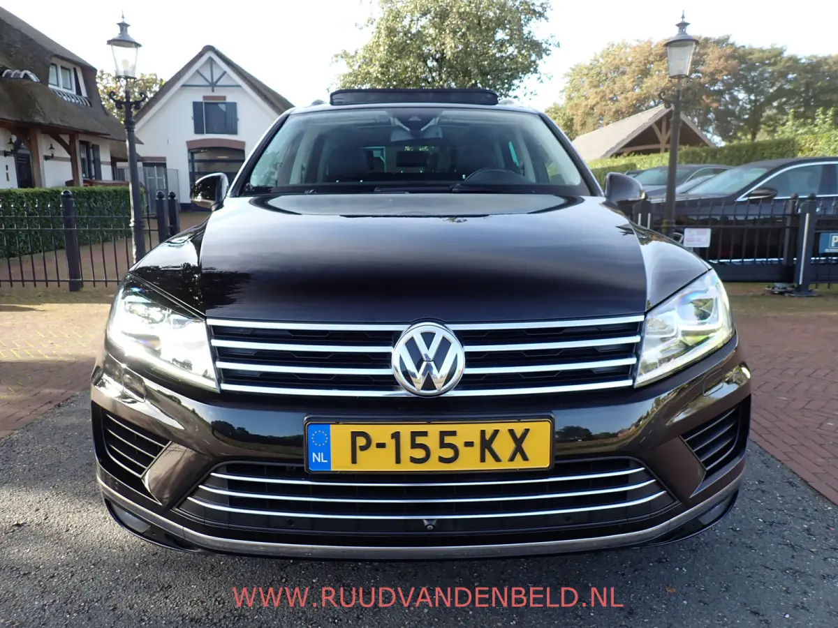 3.0 TDI R-line / ACC / LUCHTVERING / 360* CAMERA / PANO / TREKHAAK / MEMORY