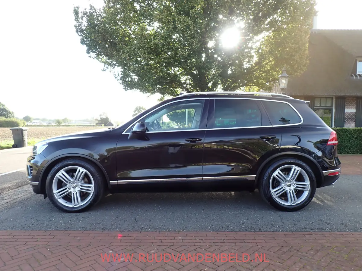 3.0 TDI R-line / ACC / LUCHTVERING / 360* CAMERA / PANO / TREKHAAK / MEMORY