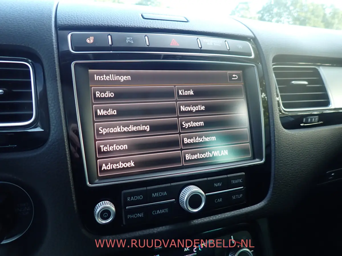 3.0 TDI R-line / ACC / LUCHTVERING / 360* CAMERA / PANO / TREKHAAK / MEMORY