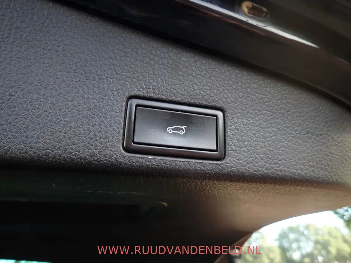 3.0 TDI R-line / ACC / LUCHTVERING / 360* CAMERA / PANO / TREKHAAK / MEMORY