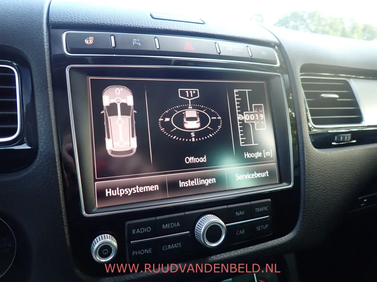 3.0 TDI R-line / ACC / LUCHTVERING / 360* CAMERA / PANO / TREKHAAK / MEMORY