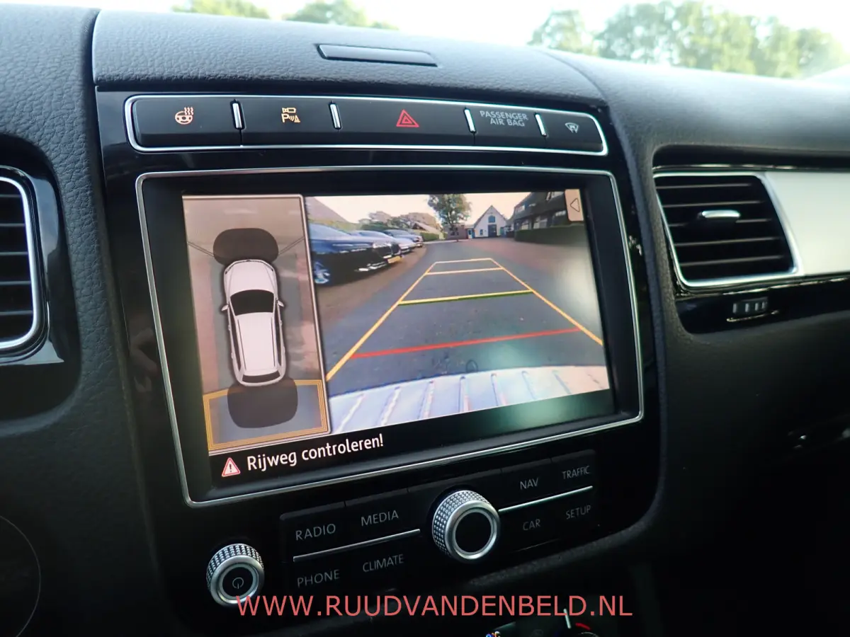 3.0 TDI R-line / ACC / LUCHTVERING / 360* CAMERA / PANO / TREKHAAK / MEMORY