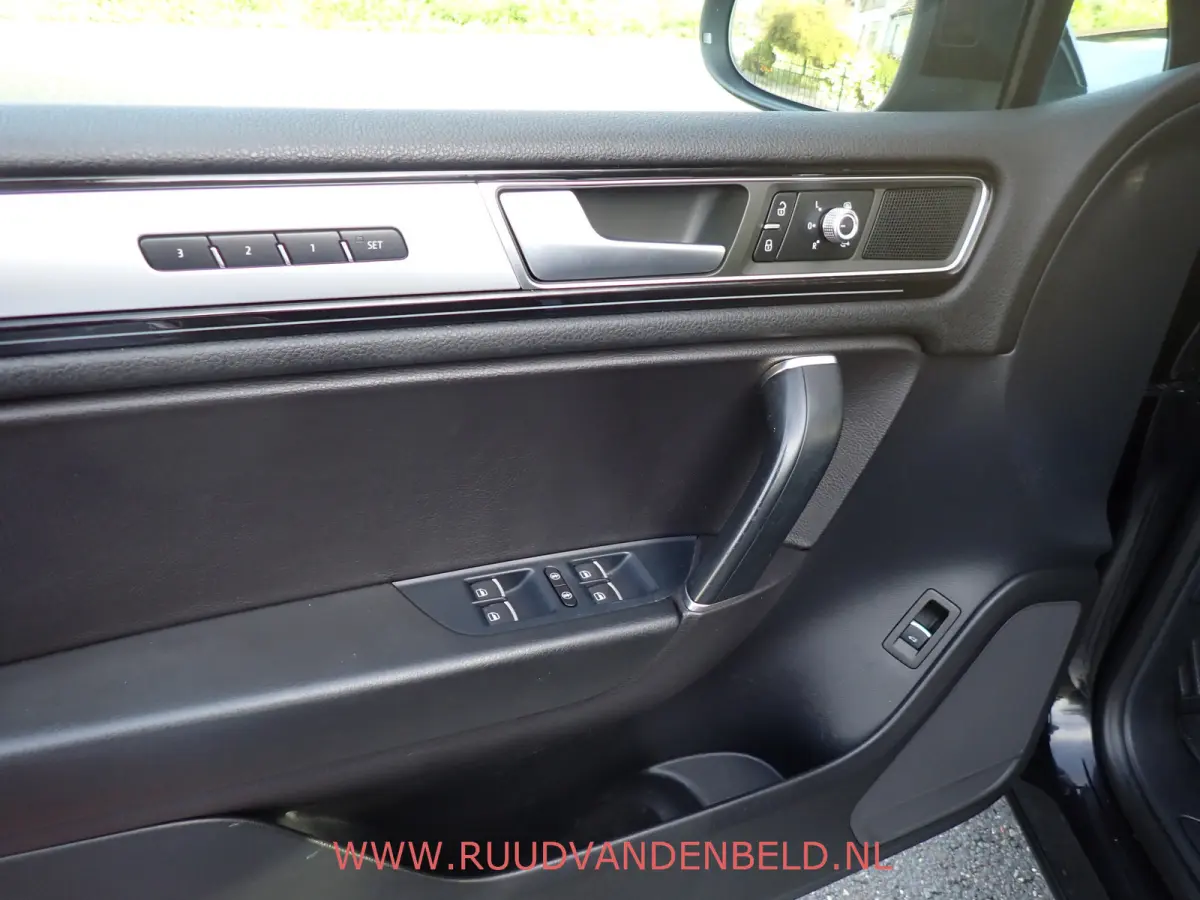3.0 TDI R-line / ACC / LUCHTVERING / 360* CAMERA / PANO / TREKHAAK / MEMORY