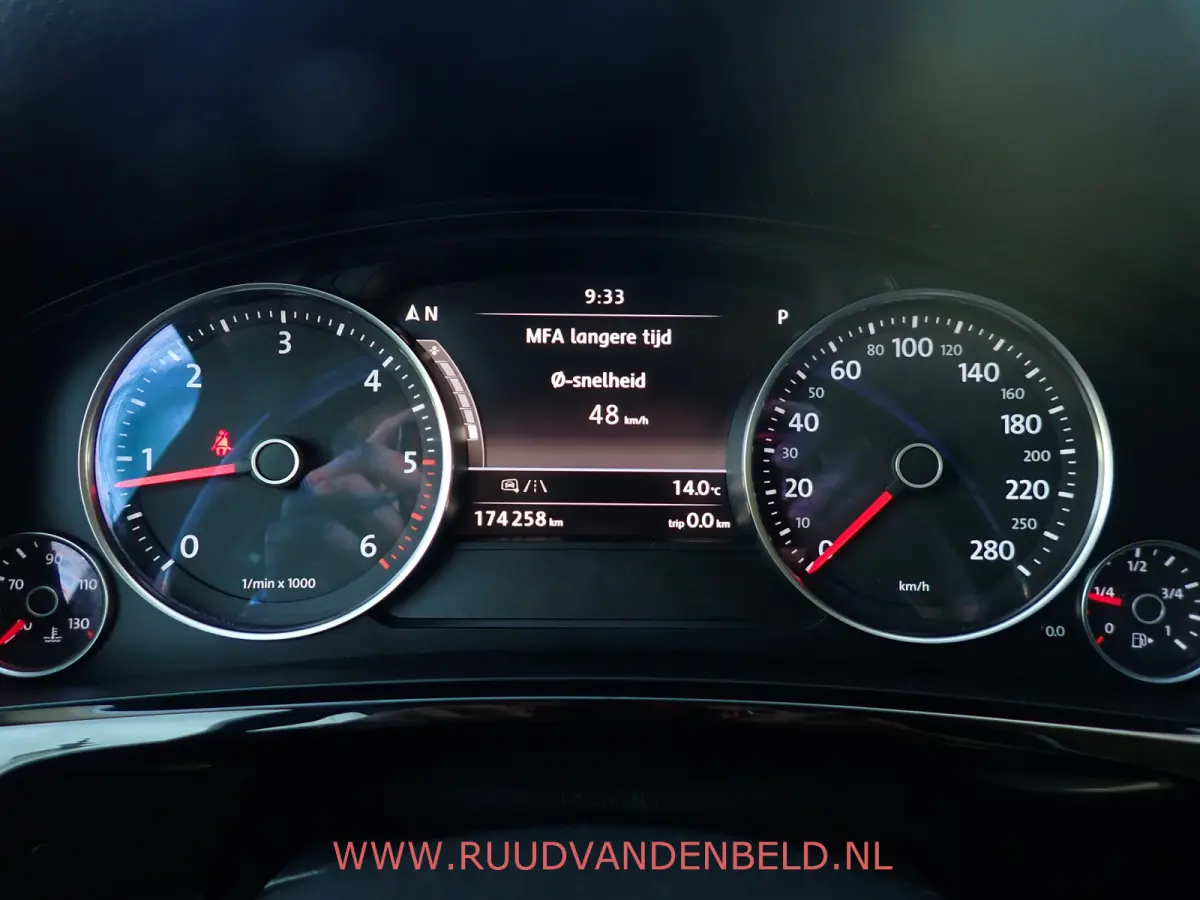 3.0 TDI R-line / ACC / LUCHTVERING / 360* CAMERA / PANO / TREKHAAK / MEMORY