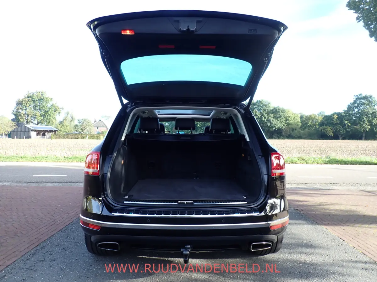 3.0 TDI R-line / ACC / LUCHTVERING / 360* CAMERA / PANO / TREKHAAK / MEMORY