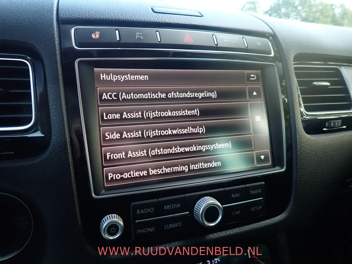 3.0 TDI R-line / ACC / LUCHTVERING / 360* CAMERA / PANO / TREKHAAK / MEMORY