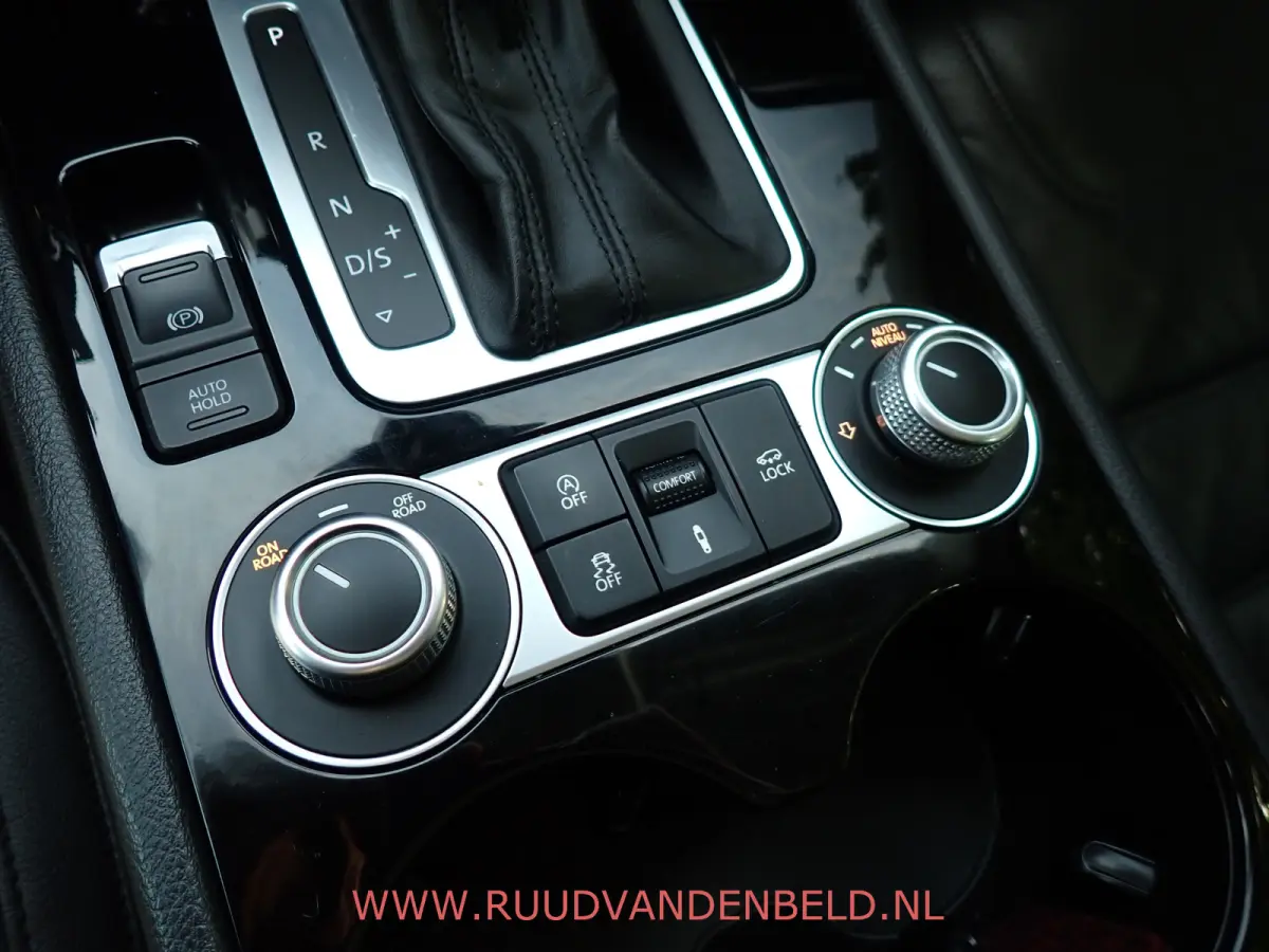 3.0 TDI R-line / ACC / LUCHTVERING / 360* CAMERA / PANO / TREKHAAK / MEMORY