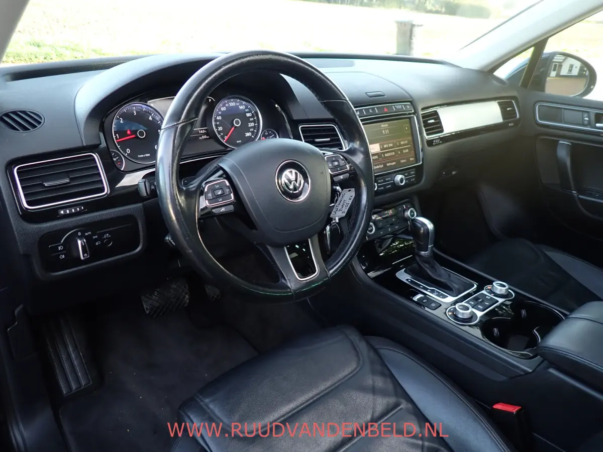 3.0 TDI R-line / ACC / LUCHTVERING / 360* CAMERA / PANO / TREKHAAK / MEMORY