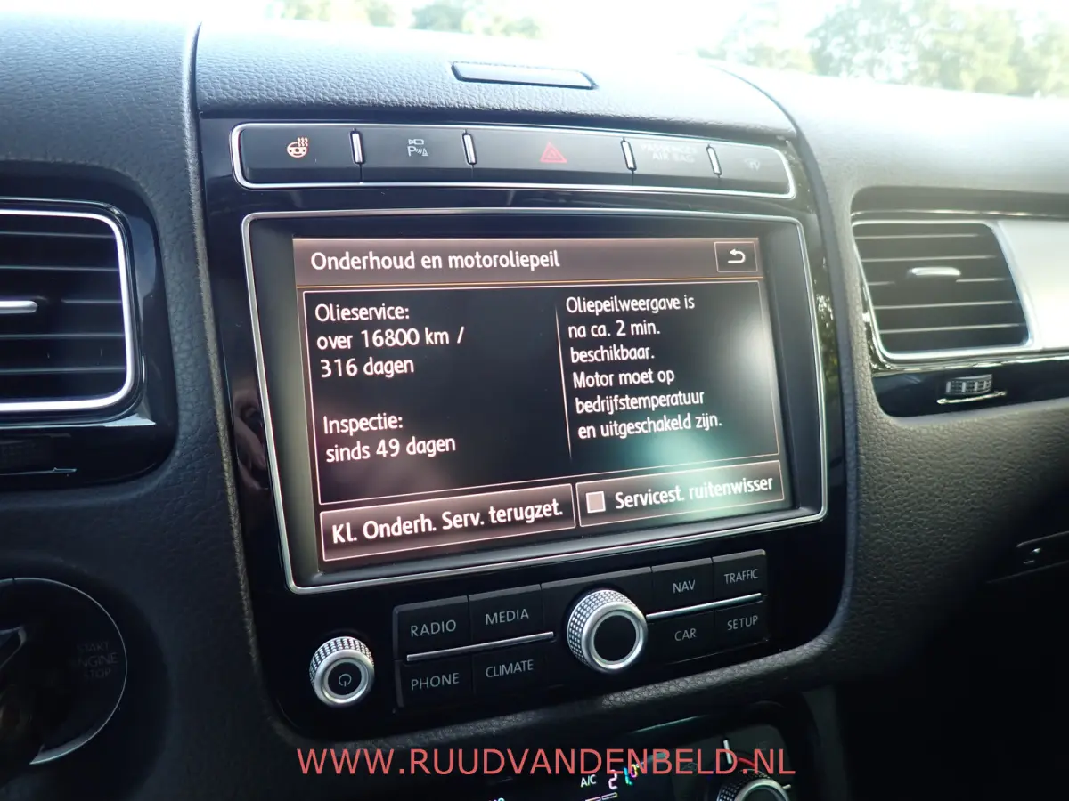 3.0 TDI R-line / ACC / LUCHTVERING / 360* CAMERA / PANO / TREKHAAK / MEMORY
