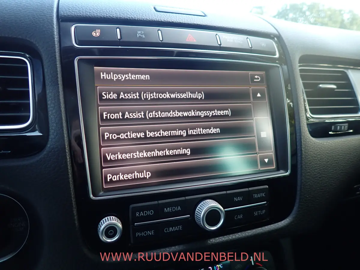 3.0 TDI R-line / ACC / LUCHTVERING / 360* CAMERA / PANO / TREKHAAK / MEMORY