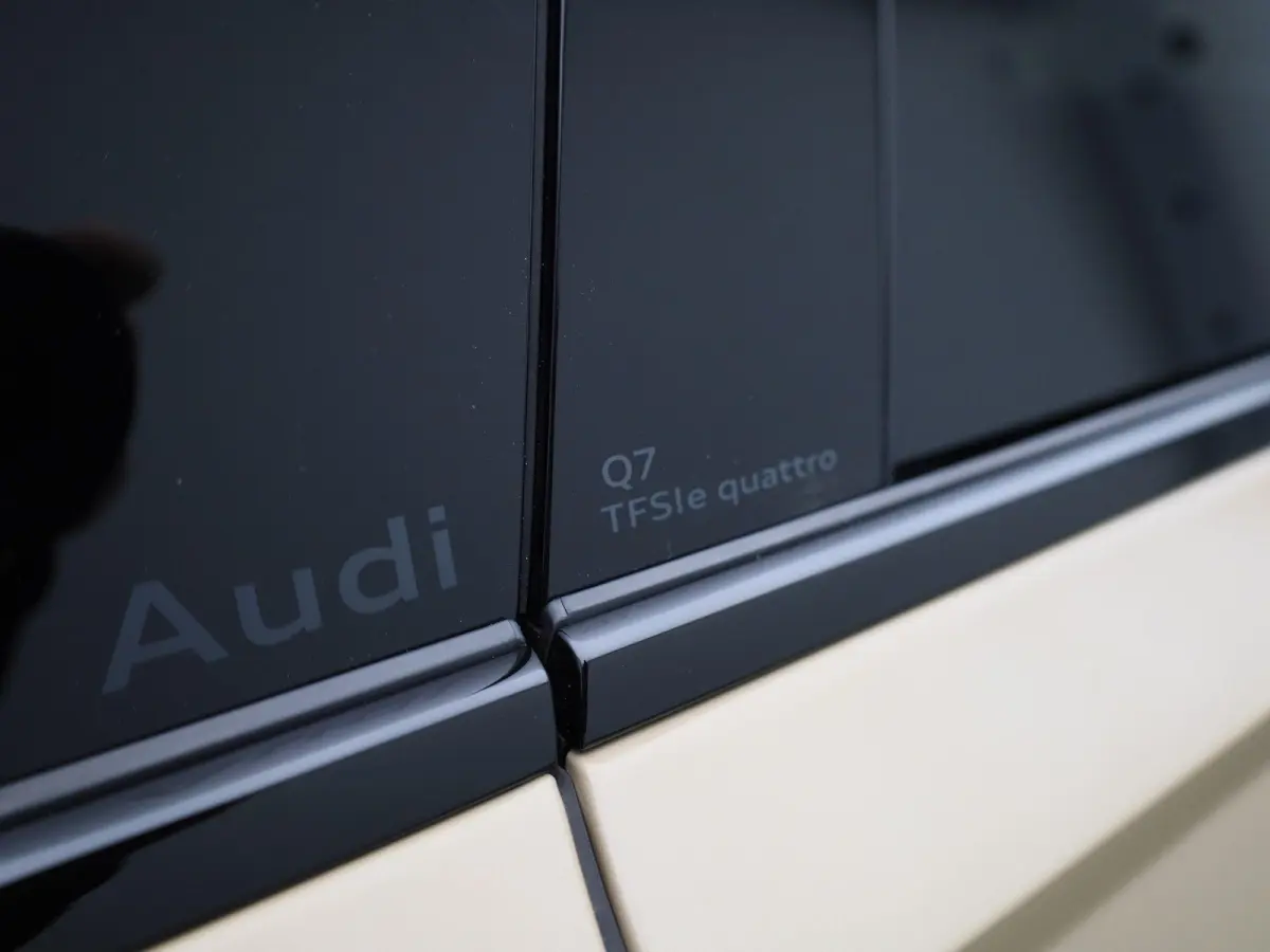 60 TFSI e quattro Pro Line S Competition 490 PK l Adaptive cruise control + emergency ass. l Luchtvering l Glazen panoramadak l Vierwielbesturing l 360 graden camera l Head-up display l Elek