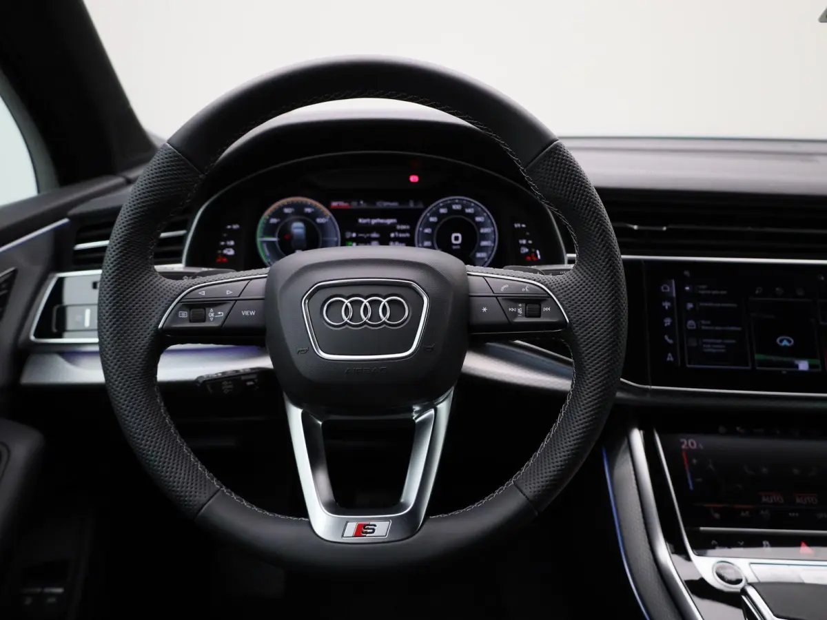 60 TFSI e quattro Pro Line S Competition 490 PK l Adaptive cruise control + emergency ass. l Luchtvering l Glazen panoramadak l Vierwielbesturing l 360 graden camera l Head-up display l Elek