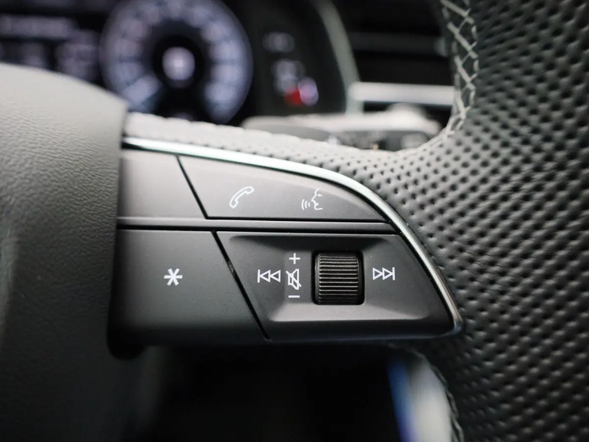 60 TFSI e quattro Pro Line S Competition 490 PK l Adaptive cruise control + emergency ass. l Luchtvering l Glazen panoramadak l Vierwielbesturing l 360 graden camera l Head-up display l Elek