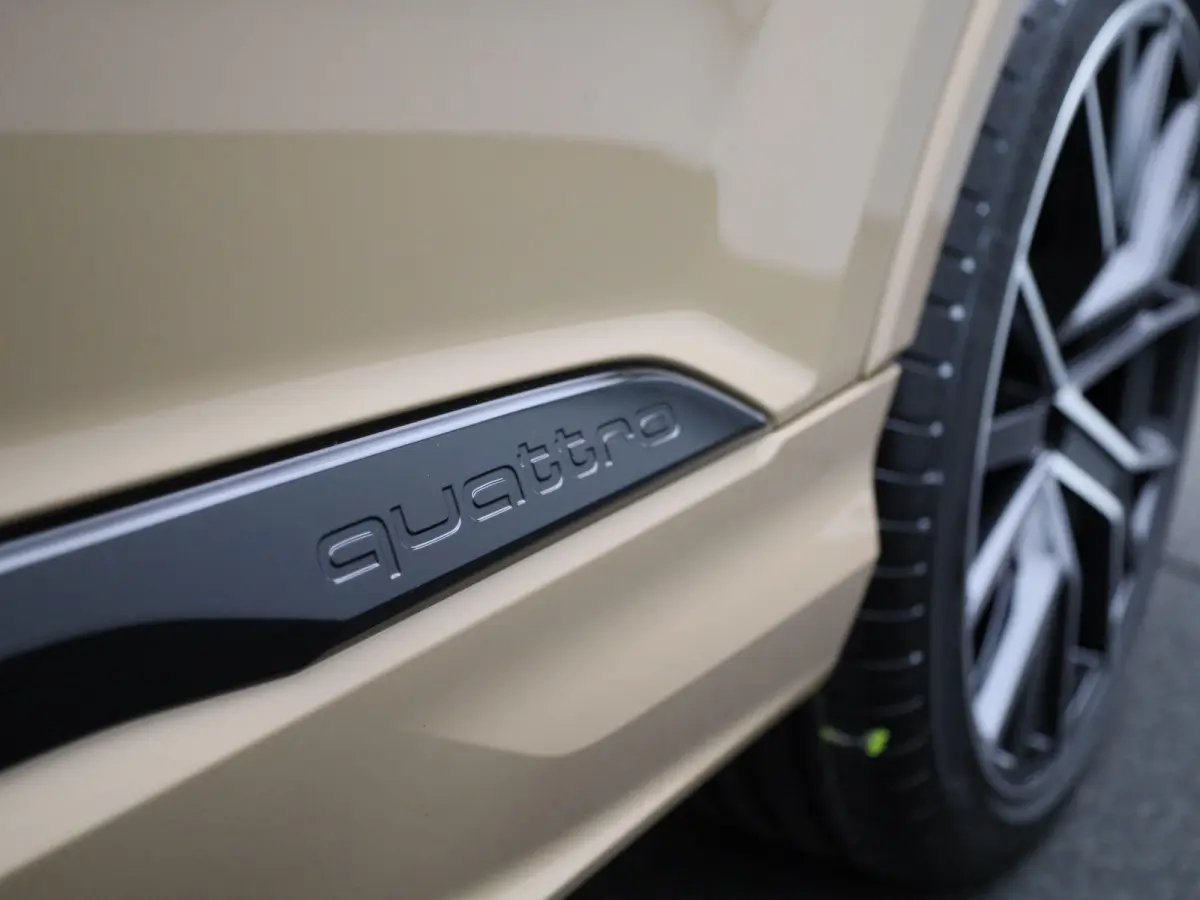 60 TFSI e quattro Pro Line S Competition 490 PK l Adaptive cruise control + emergency ass. l Luchtvering l Glazen panoramadak l Vierwielbesturing l 360 graden camera l Head-up display l Elek