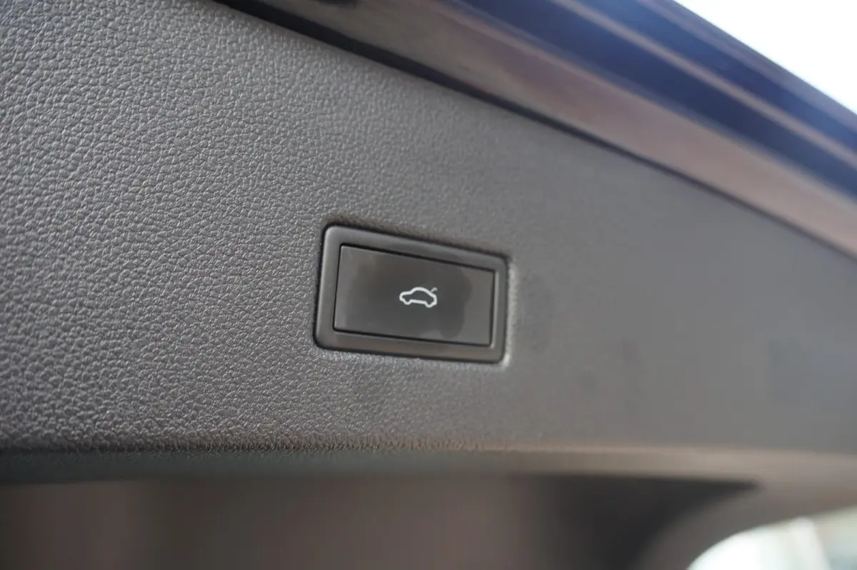 1.0 TSI 110pk Style Business | Trekhaak | Elektrische Achterklep | Navigatie